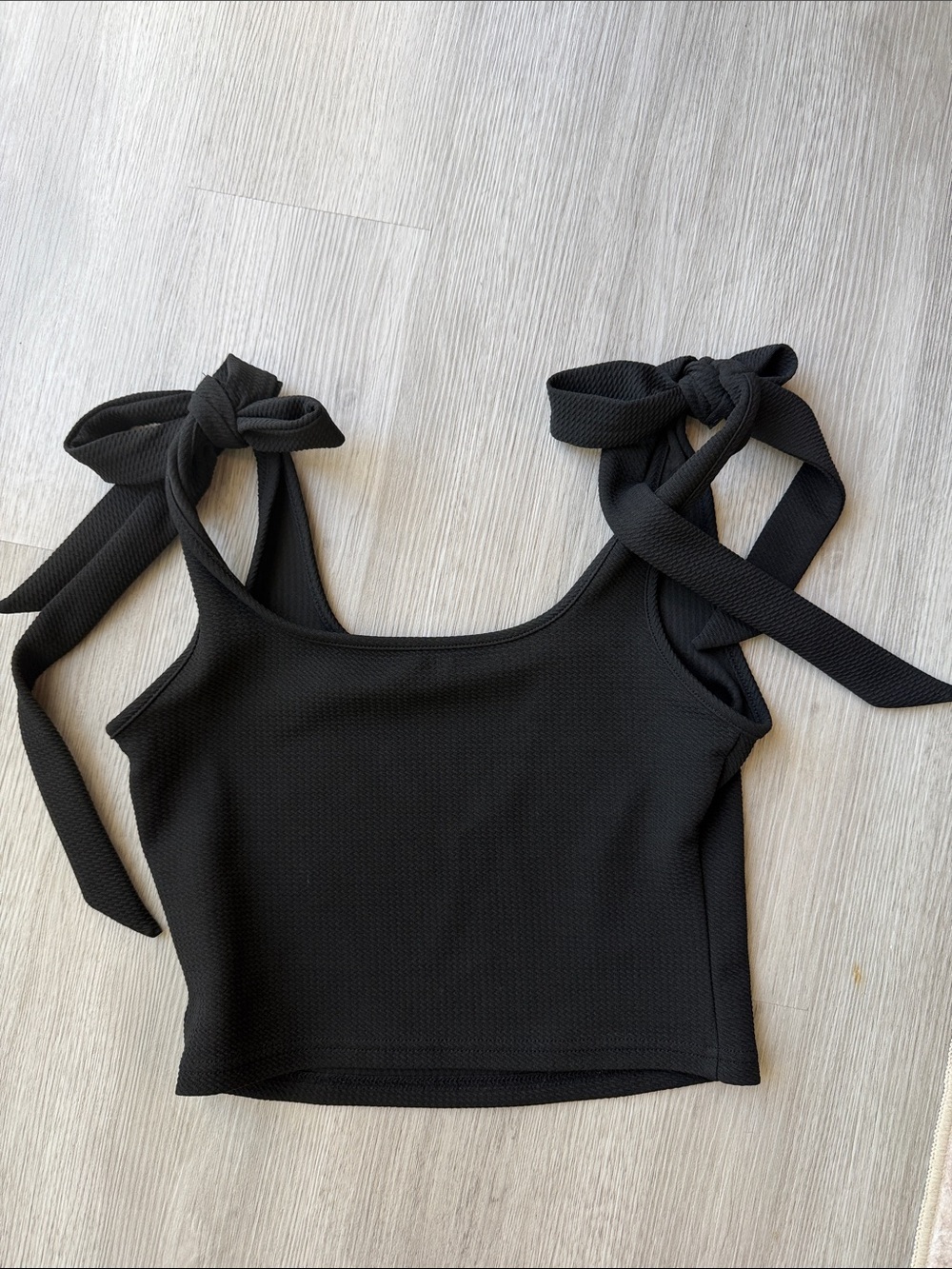 SHEIN Black Tie-Shoulder Crop Tank